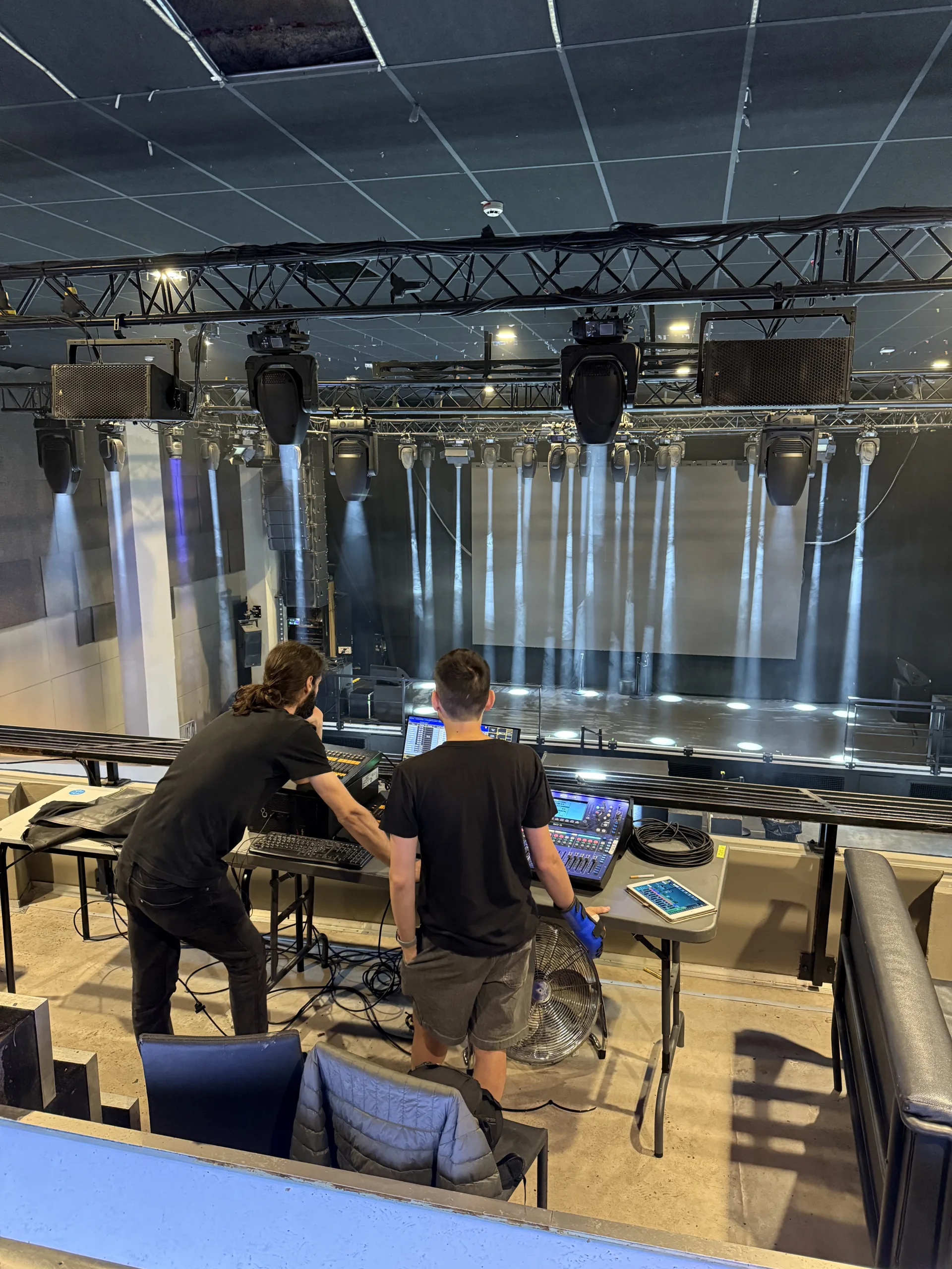 Equipe lights en pleine programmation