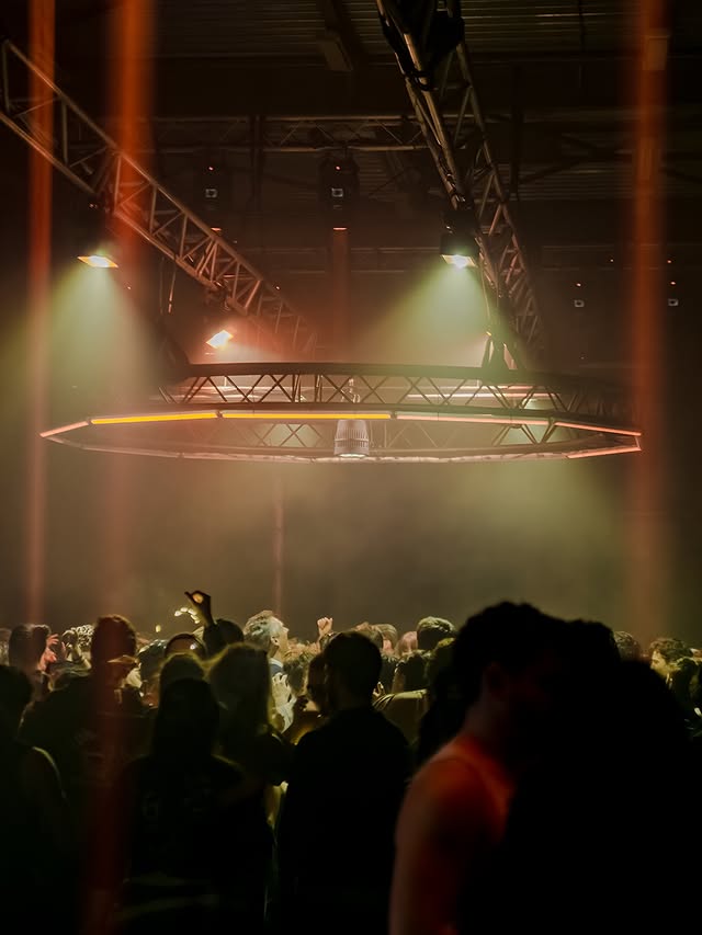 scenographie-cercle-suspendu